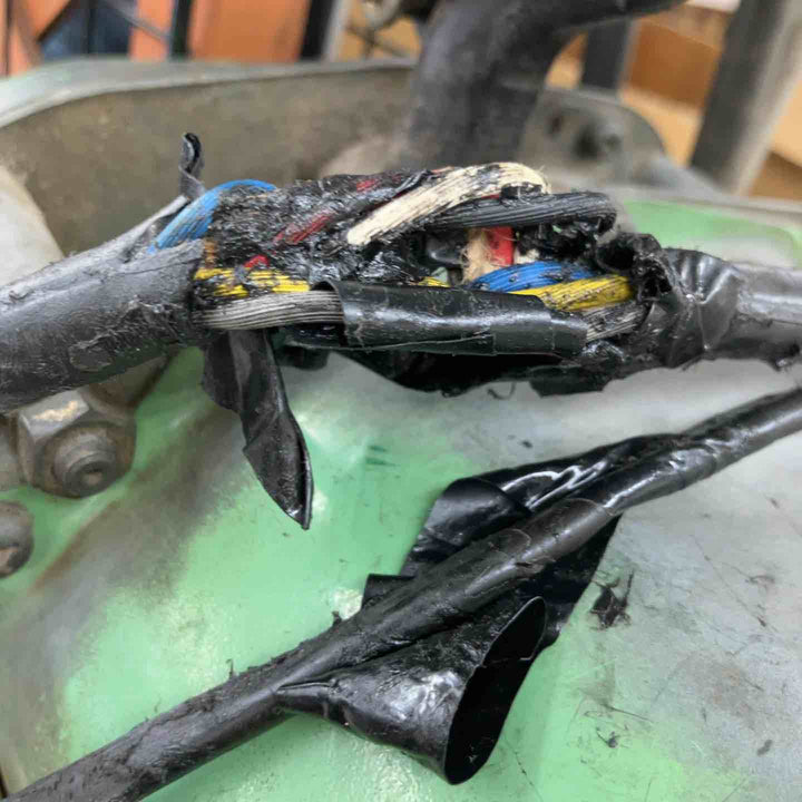 【現状品/店頭受取り限定】◇日立産機(HITACHI) 電動チェーンブロック 1/4E2 定格荷重250kg 三相200V【鴻巣店】