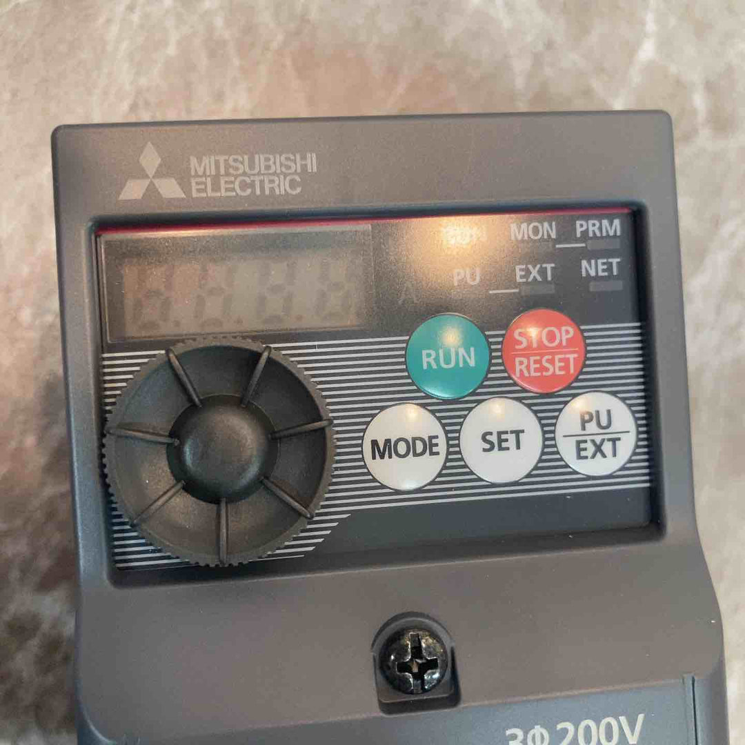 三菱電機 汎用インバータ FREQROL-D700 FR-D720-0.2K【八潮店】