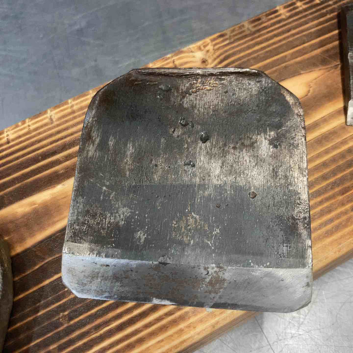 【中古品】 千代鶴 鉋 刃のみ 2組売り 千代鶴運壽 千代鶴謹製 鑿・鉋・大工道具 アンティーク レア商品 骨董品 【東大和店】