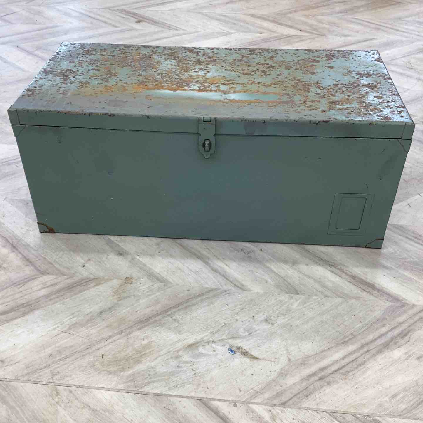 トラスコ ツールボックス 工具箱 F-700 中型車載用工具箱 中皿付 W700 トラスコ ツールボックス 工具箱 F-700 中型車載用工具箱 中皿付 W700