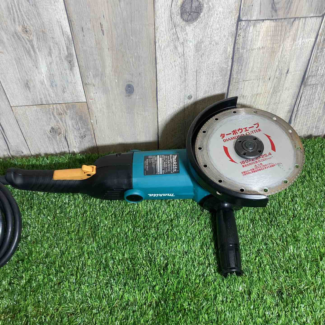 ☆マキタ(makita) 180mm電子ディスクグラインダ GA7011C【戸田店】