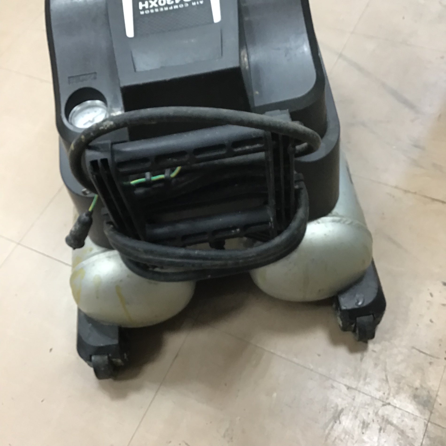 中古】マキタ(makita) エアコンプレッサー AC430XH【草加店】 – アクト