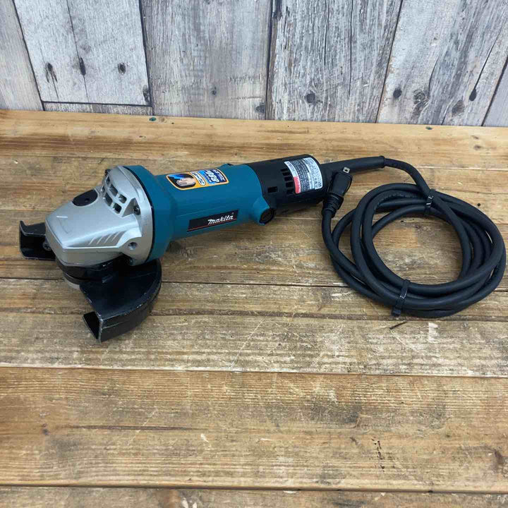 【中古美品】 マキタ(makita) ディスクグラインダ 低速高トルク ブレーキ付 100mm 9533BLA 切断 砥石 サンダー 鉄 100V 【東大和店】