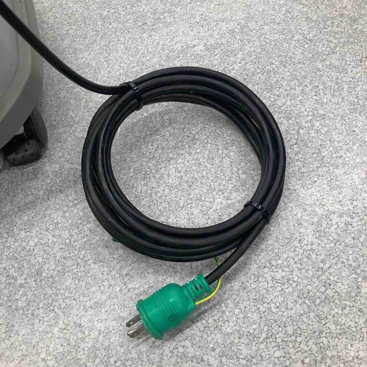【中古品】★マキタ makita 集じん機 乾式 VC0830 連動機能 ホース 先端ノズル付【八潮店】