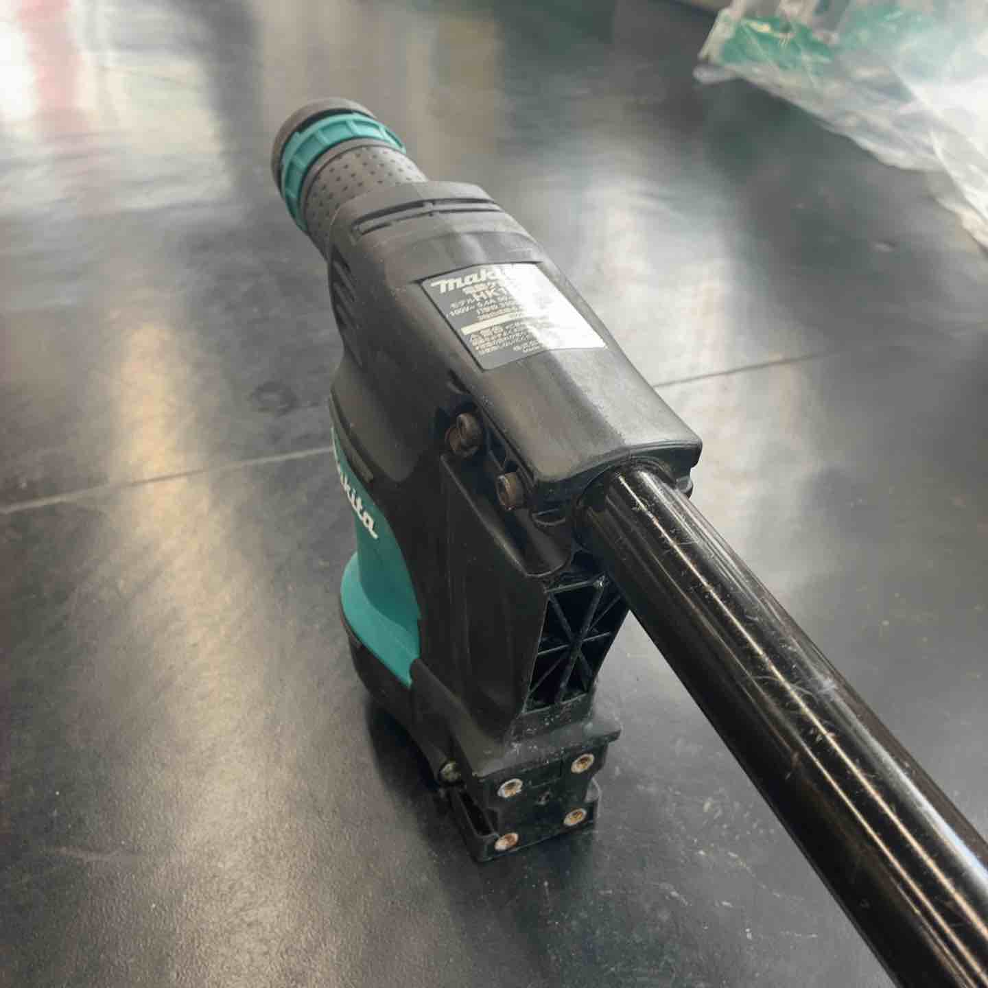 マキタ(makita) 電動ケレン ロングハンドルタイプ HK1820L【藤沢店