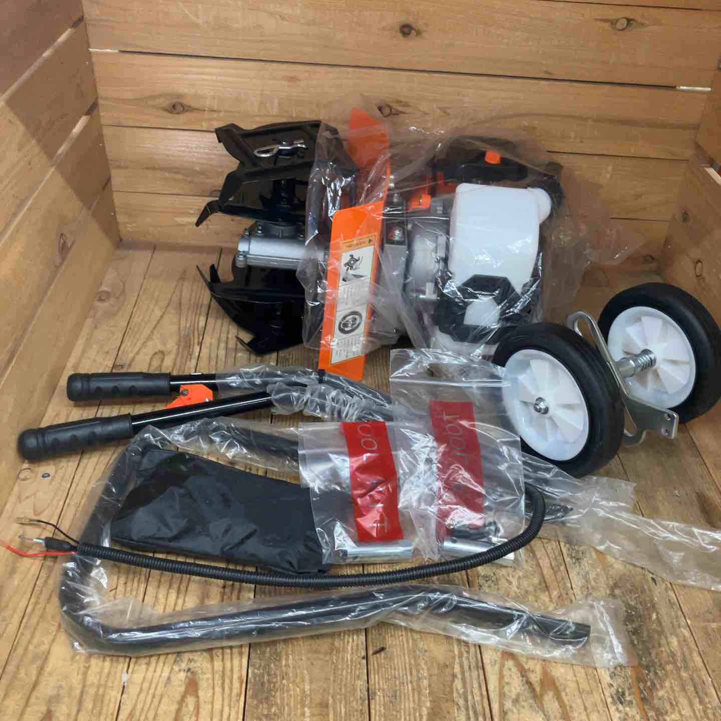 未使用品】Exect Familiar 145A 4ストローク 51cc 耕運機【所沢 未使用品】Exect Familiar 145A 4ストローク 51cc 耕運機【所沢