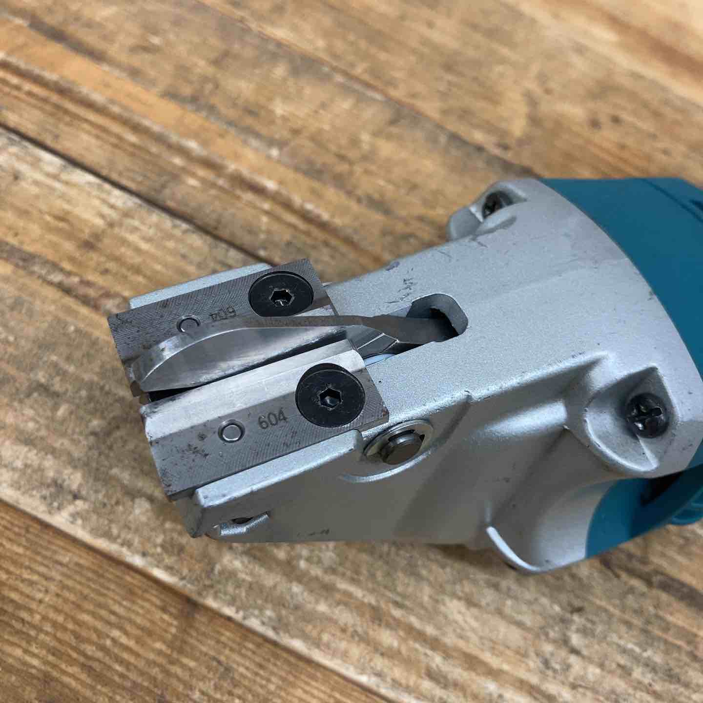 中古品】 マキタ(makita) ストレートシャー JS1601 鉄板 トタン 100V