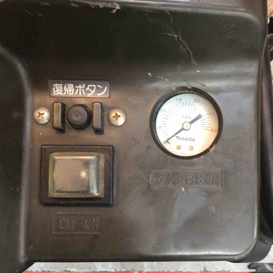 ◇マキタ(makita) 常圧専用エアコンプレッサー AC2211 50Hz【八潮店】