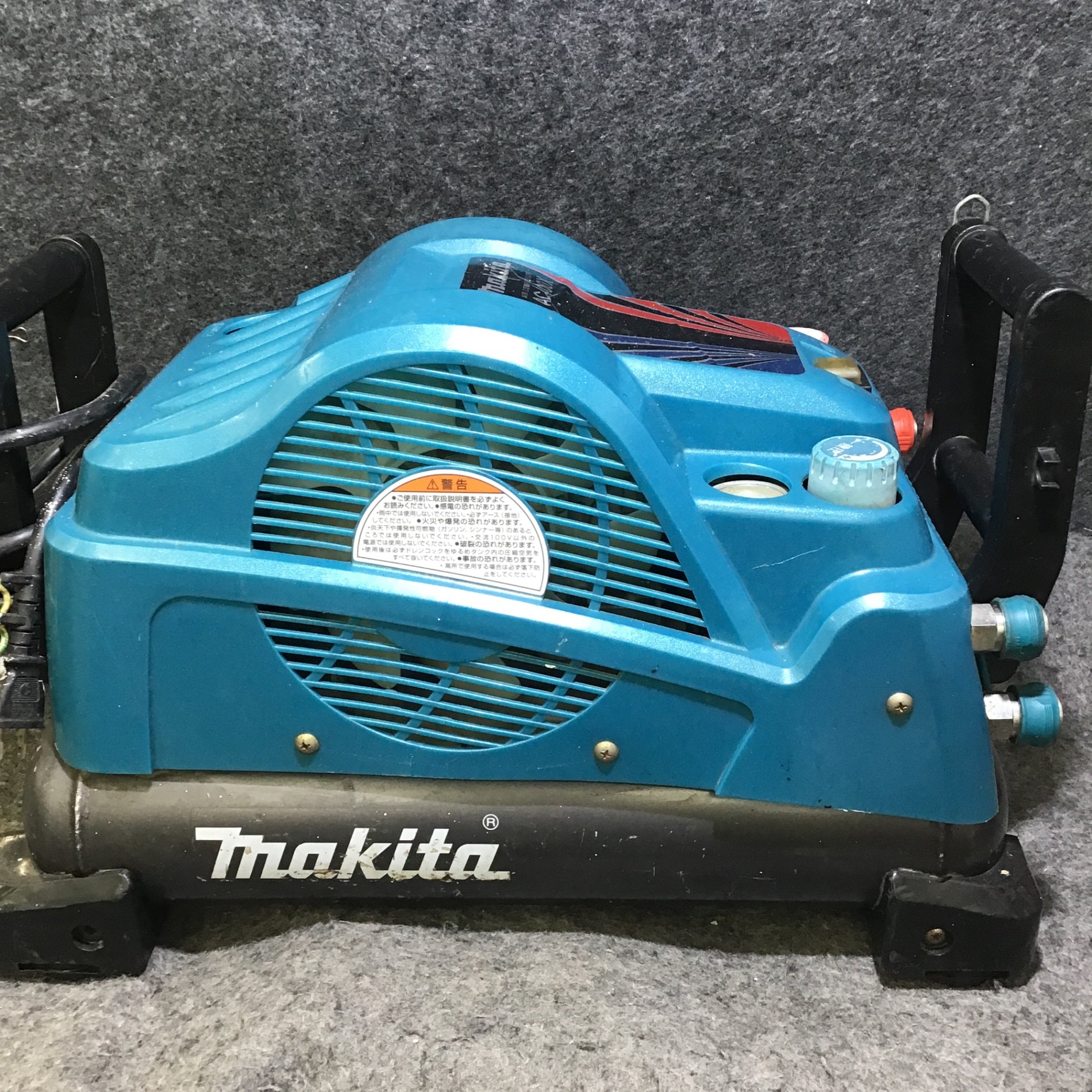 中古品】マキタ(makita) エアコンプレッサー AC400XL ※タンク内圧力計