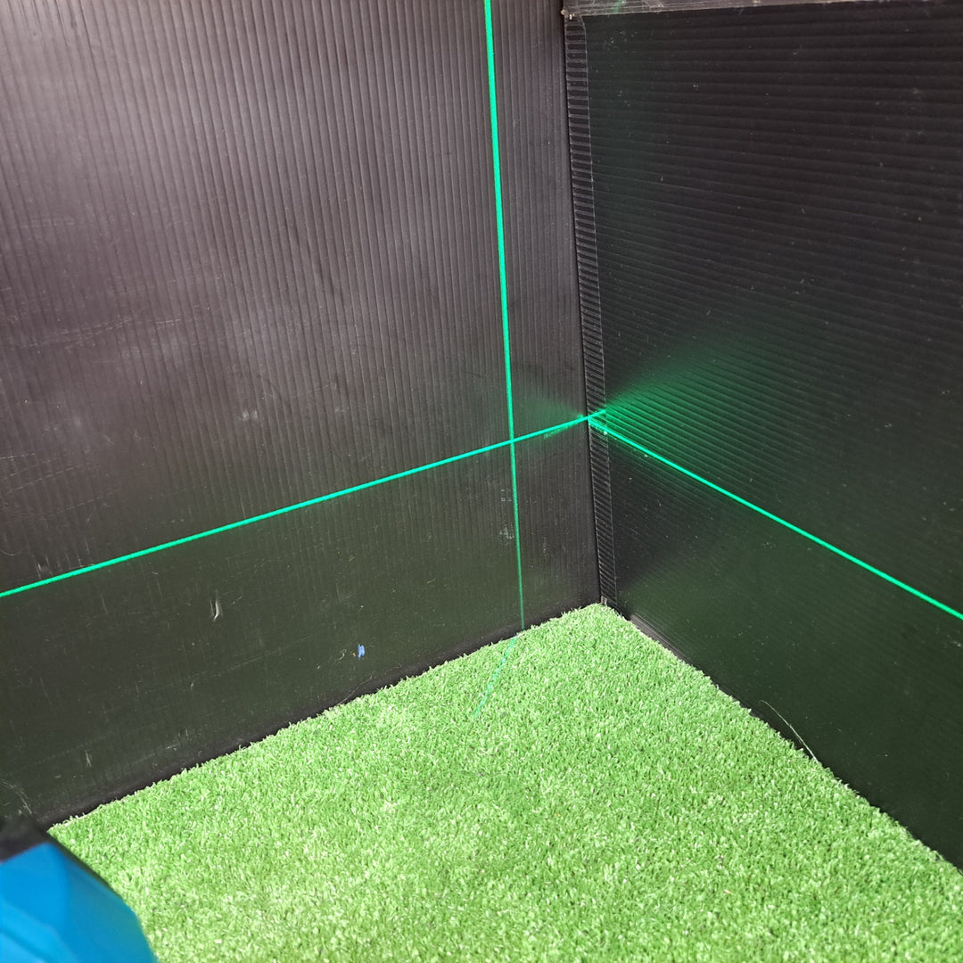 【美品】★マキタ(makita) 10.8Vグリーンレーザー墨出し器 SK20GD 高輝度 屋外 おおがね/ろく 電池パック ADP09・受光器・アルミケース付き【岩槻店】