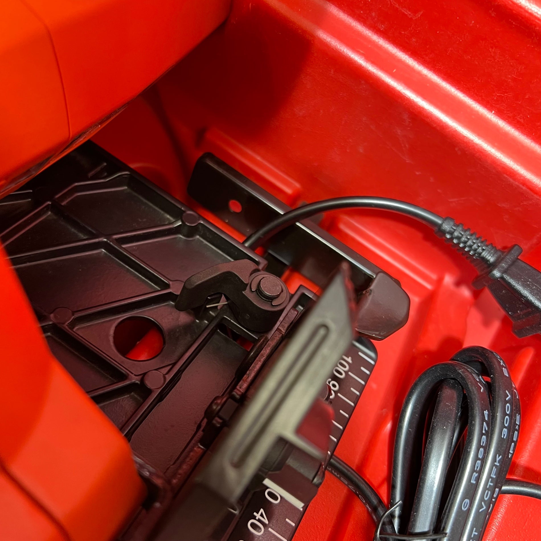 サマーセール!未使用】 HILTI ヒルティ 充電式サーキュラーソー サマーセール!未使用】 HILTI ヒルティ 充電式サーキュラーソー