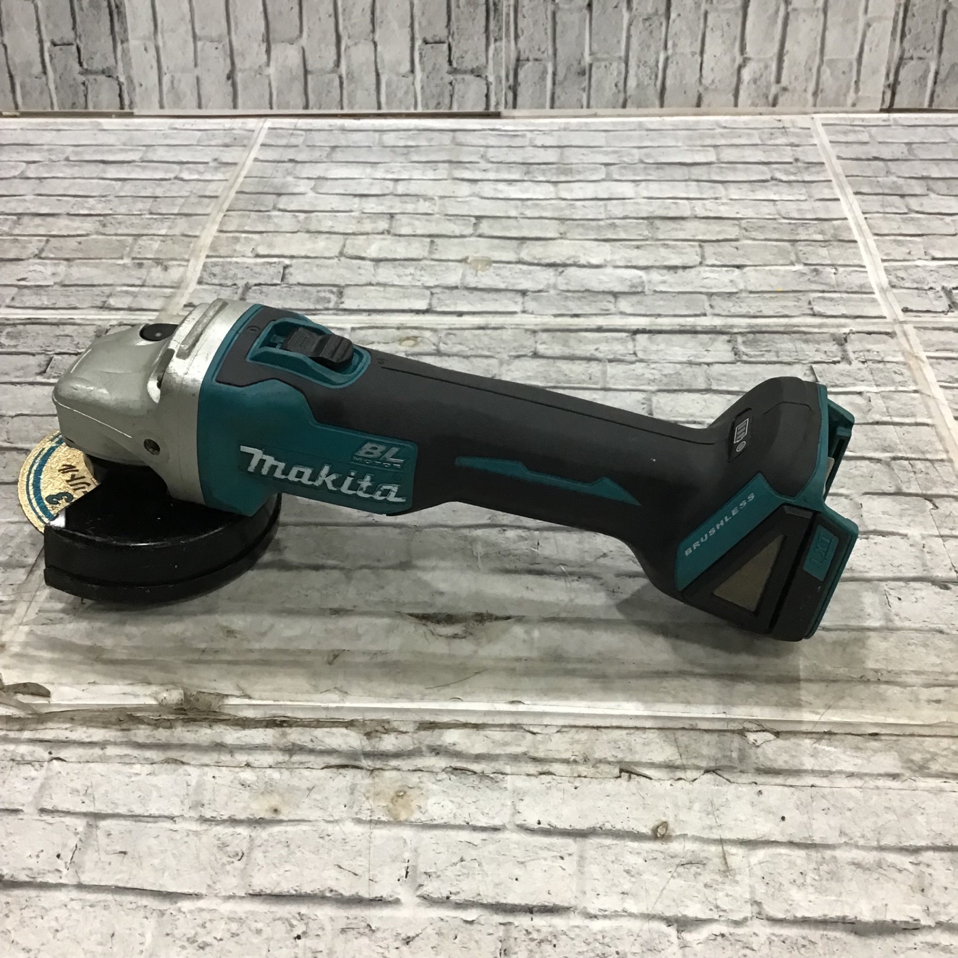 ☆マキタ(makita) 100mmコードレスディスクグラインダ GA404DZN (GA404DN)【川口店】