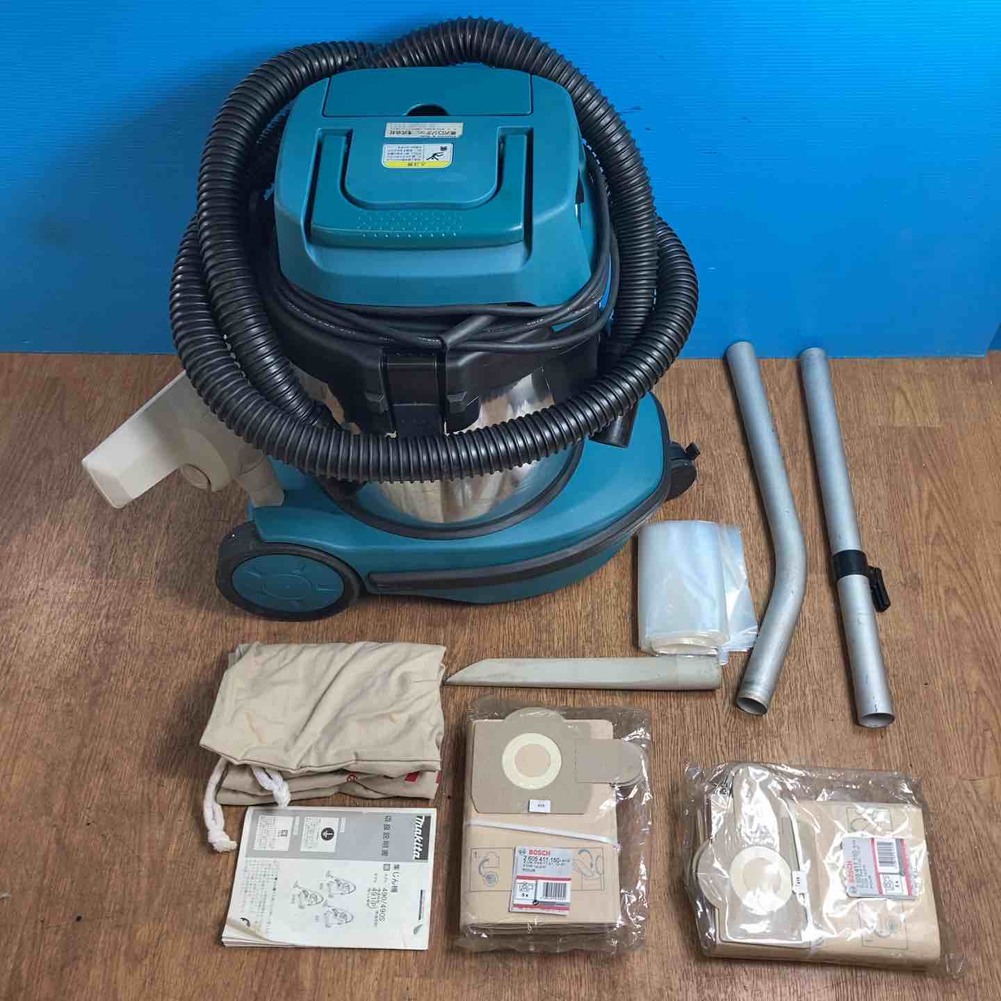 ☆マキタ(makita) 集じん機 490S 乾湿両用 単相100V ホース・パイプ付き！【岩槻店】 ☆マキタ(makita) 集じん機 490S 乾湿両用 単相100V ホース・パイプ