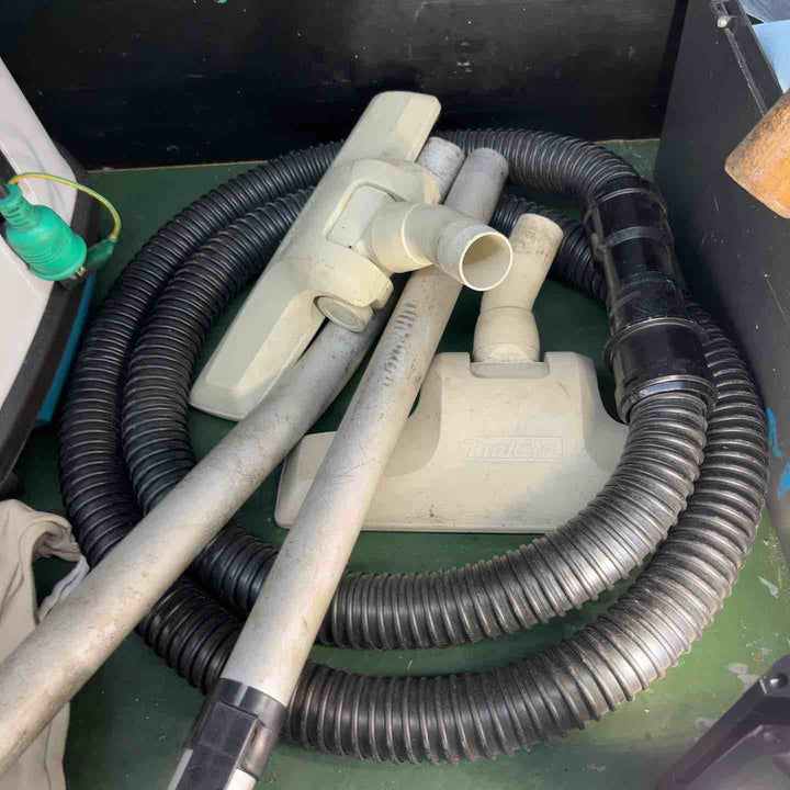 ★マキタ(makita) 集じん機 乾湿両用 483(P)集塵袋、ホース付属【戸田店】