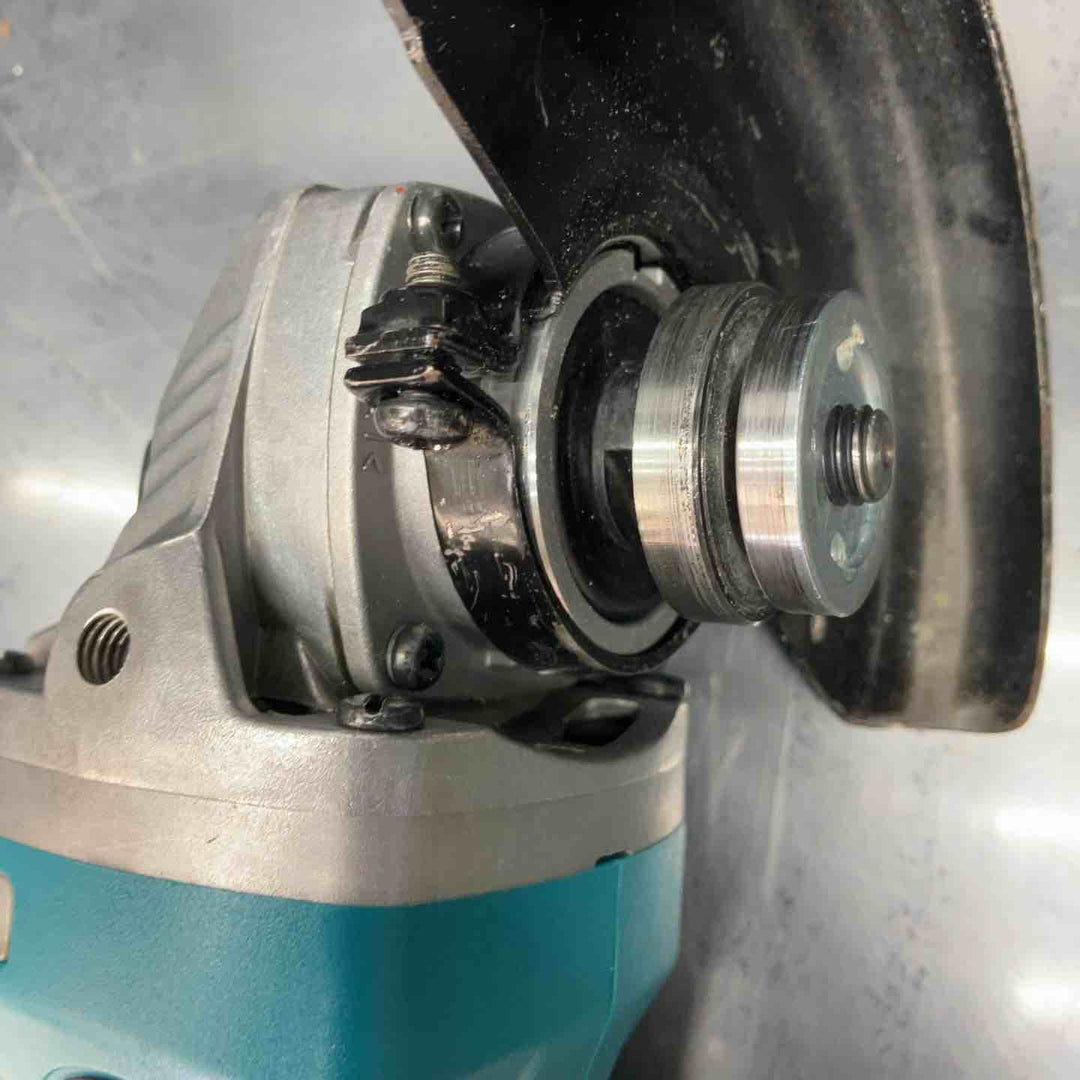☆マキタ(makita) 100mmコードレスディスクグラインダー GA400DRF【川越店】