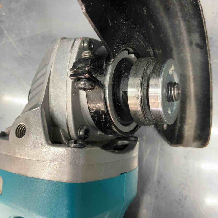 ☆マキタ(makita) 100mmコードレスディスクグラインダー GA400DRF【川越店】