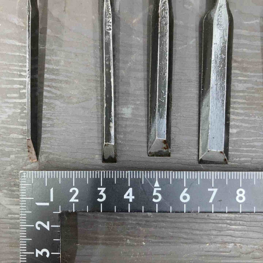 【中古品】　「東俊次」銘 鑿  のみ 10本組 黒檀柄 三ツ裏・四ツ裏 和工具 大工道具【柏店】