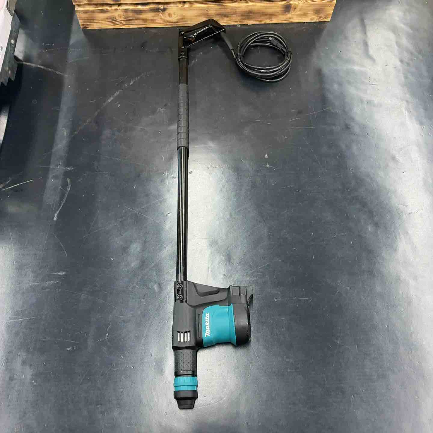 マキタ(makita) 電動ケレン ロングハンドルタイプ HK1820L【藤沢店