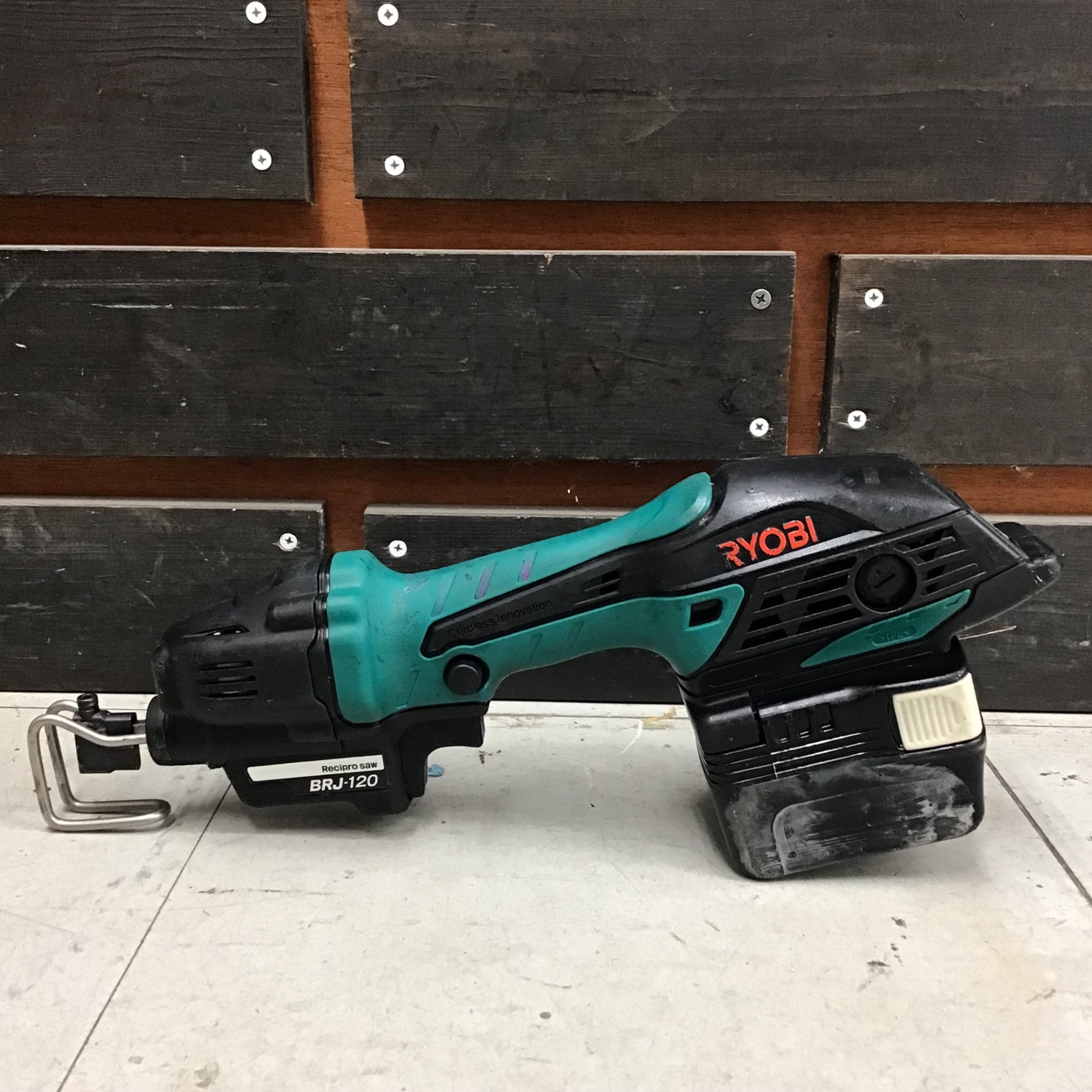 中古品】 リョービ/RYOBI コードレス小型レシプロソー BRJ-120 【鴻巣