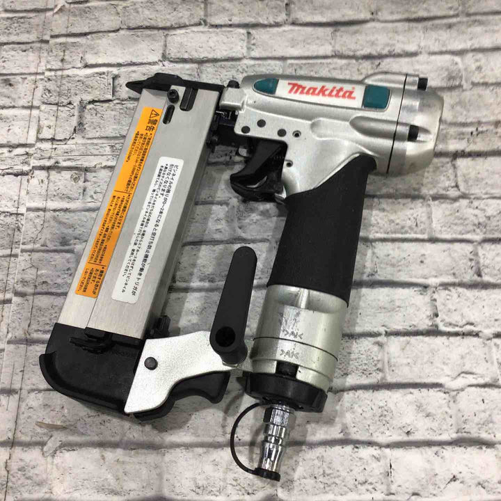 ★マキタ(makita) 常圧ピンネイラ AF351【川口店】