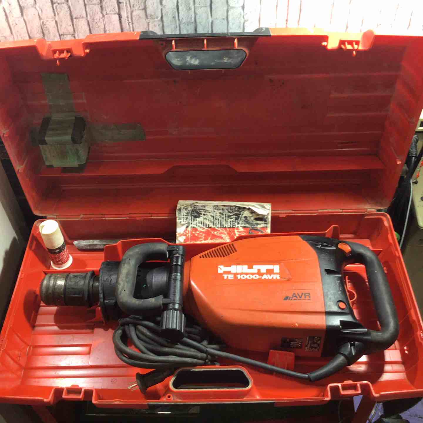 ☆ヒルティ(Hilti) コード式ハツリ機 TE1000-AVR【川口店