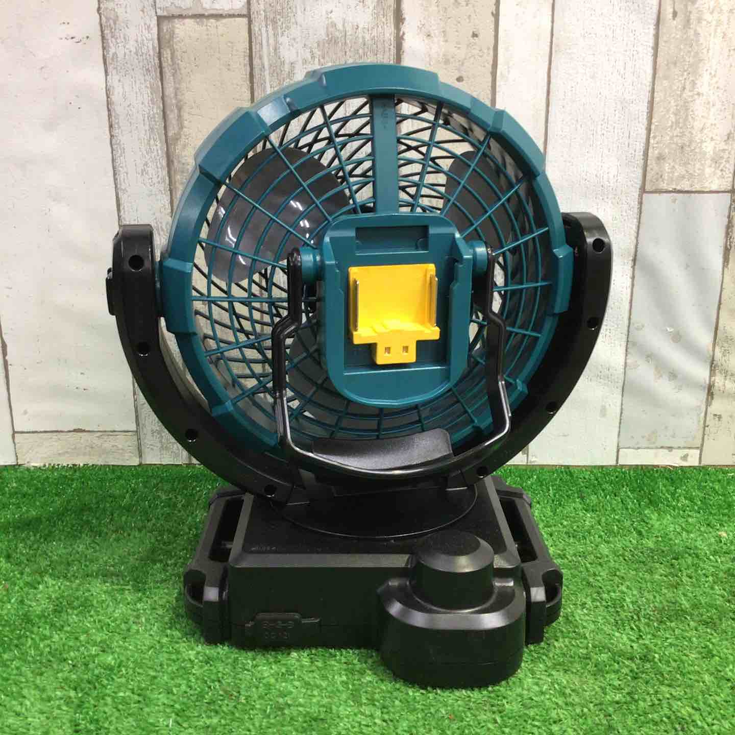 マキタ CF102DZ 充電式ファン【野田愛宕店】【店頭取引限定】【中古】ITMYFDNUTNV2 マキタ（makita） CF102DZ 充電式ファン(業務用扇風機) 14.4V/18V兼用