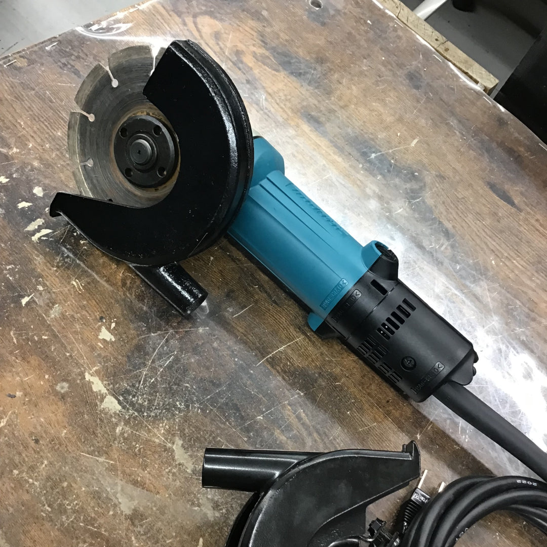 ☆マキタ(makita) 125mm ディスクグラインダ 9535B【戸田店】