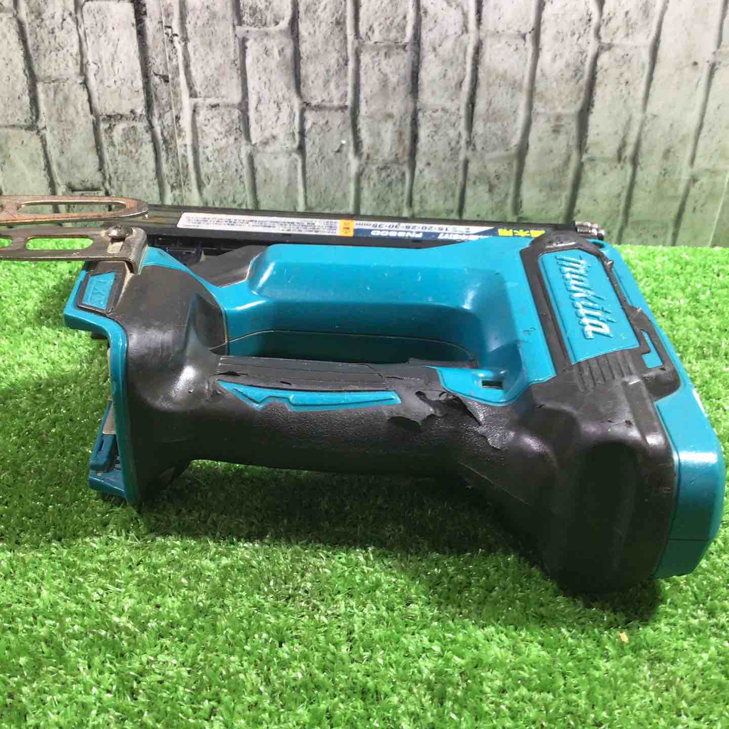 ☆マキタ(makita) コードレスフィニッシュネイラ FN350DZK【川口店