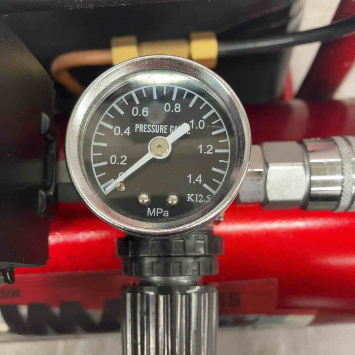 ◇藤原産業 (SK11) オイルレス エアーコンプレッサー SR-045 タンク容量 4L SR-L04SPT-01【八潮店】