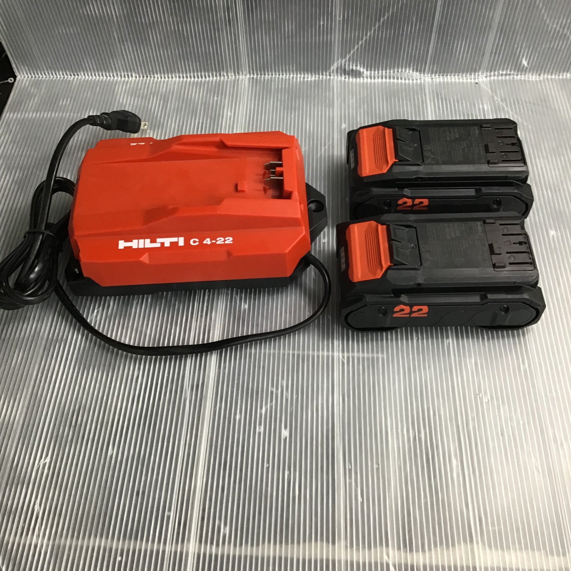 ヒルティ HILTI BX3-ME-22 コンクリートネイラ バッテリx２ 充電器 【ハンズクラフト宜野湾店】 ☆ヒルティ(HILTI) コードレスコンクリートネイラー BX3-ME-22(BX3 22