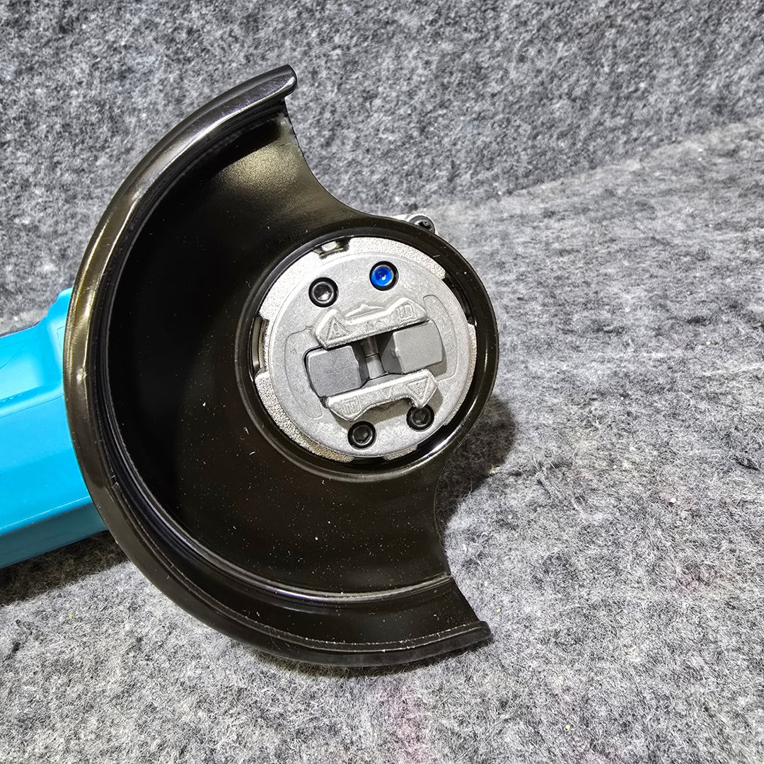 【未使用品】マキタ(Makita) 100ミリディスクグラインダ GA4061 ※外箱シール跡、ヨレ有り※【桶川店】