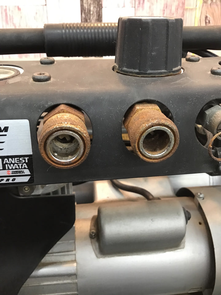 ○アネスト岩田キャンベル コンプレッサー・エクストラライト 1/2HP オイルフリー FX9017【八潮店】