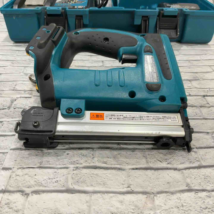 ☆マキタ(makita) 14.4V 4mm J線 コードレスタッカ ST420DRF【川口店】