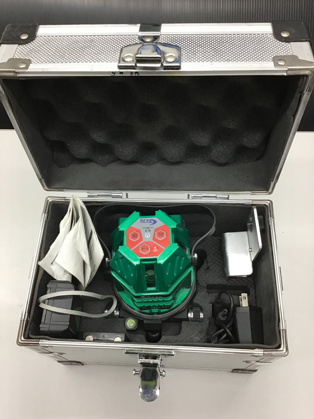〇LTC テクノ販売 プラチナグリーンレーザー墨出し器 LTK-G610P (縦4方向矩・横120°水平ライン・地墨・鉛直十字)【戸田店】