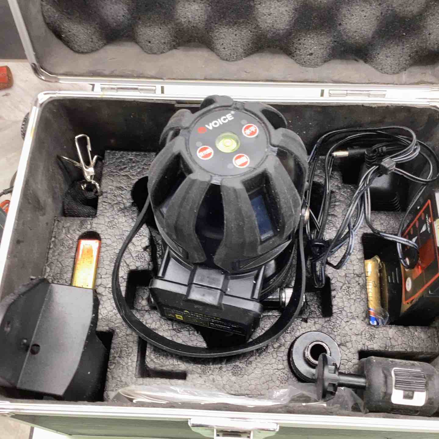 ◇VOICE フルライン レーザー墨出し器 VLR-8X【越谷店