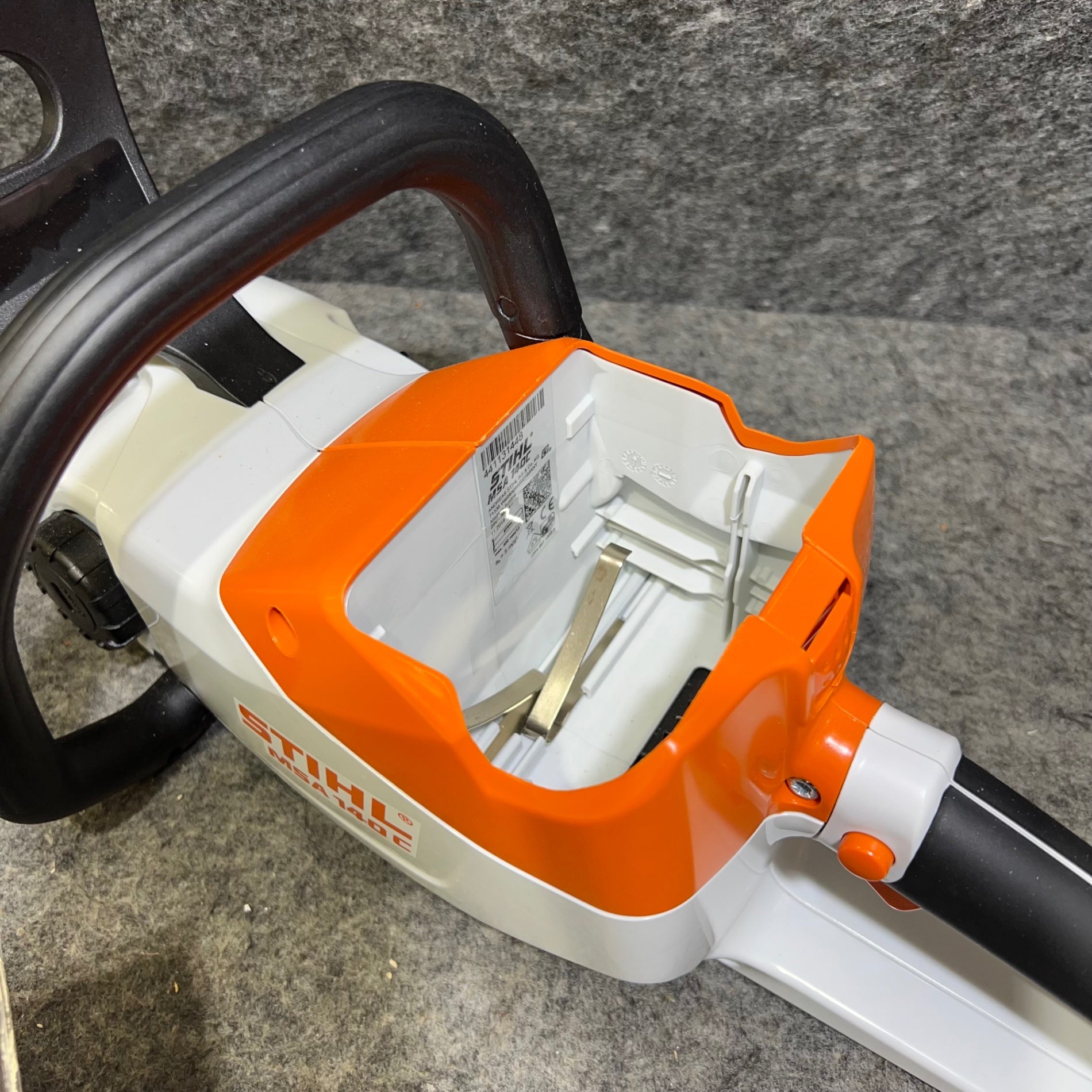 STIHL　スチール バッテリーチェンソー　MSA 140 C　バーサイズ　30cm【桶川店】