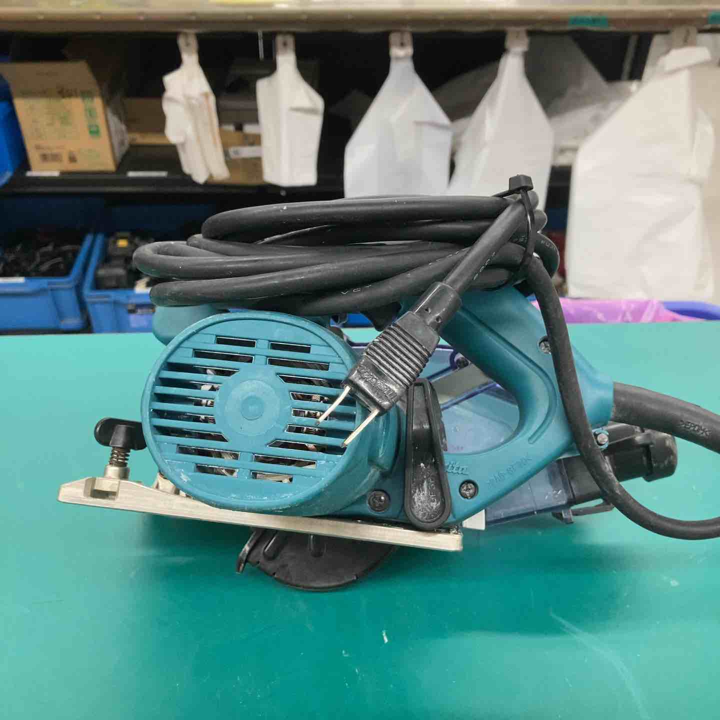 ◇マキタ(makita) 100mm防じん丸のこ  5044KB　90～106㎜対応　本体のみ【戸田店】 ◇マキタ(makita) 100mm防じん丸のこ 5044KB 90～106㎜対応 本体のみ