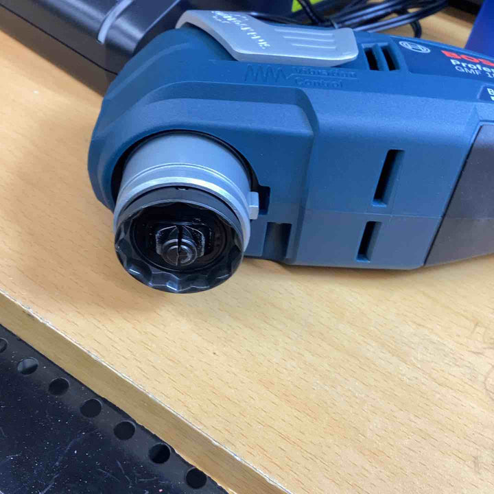 Bosch Professional(ボッシュ) 18V コードレスマルチツール(カットソー) (本体のみ、カットソー・マルチツール用ブレード32mm PAIZ32APB、 キャリングケース付) GMF18V-34H 【ブレード取付1秒！スナップインシステム】【越谷店】