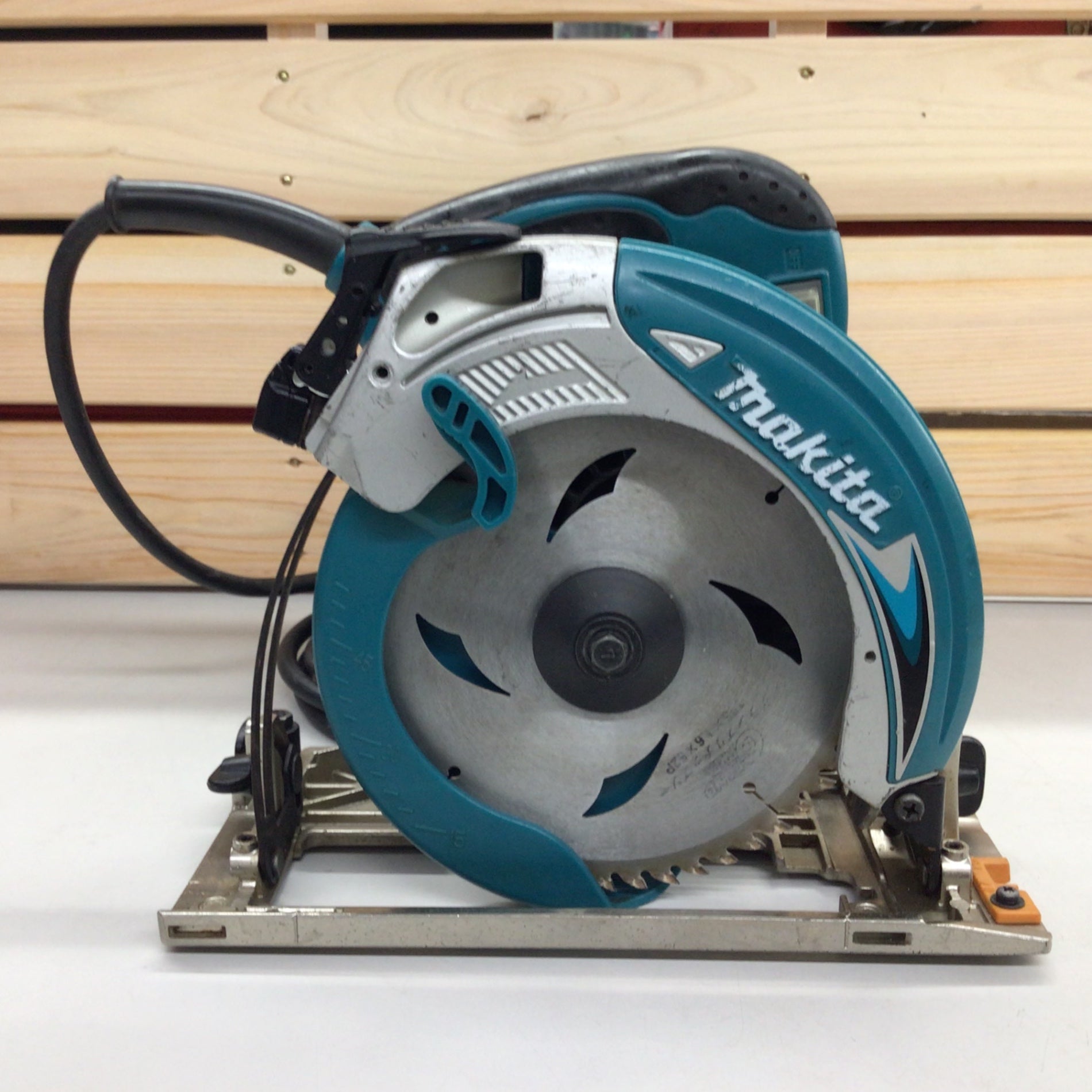 ☆ マキタ(makita) 電気マルノコ 5637BA 【東大和店】 – アクトツール