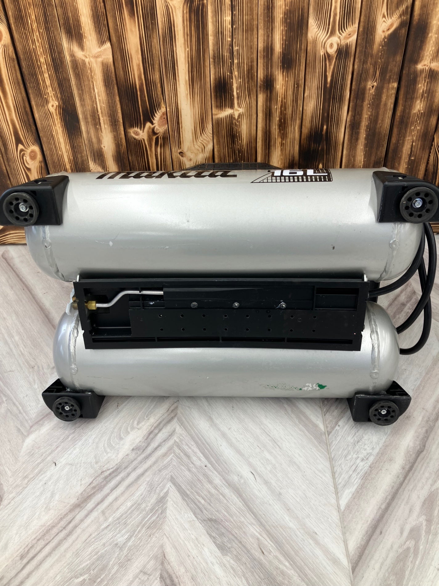 即発送出来ます！さん専用 マキタ エアコンプレッサ 50／60Hz共通 タンク 7L 青