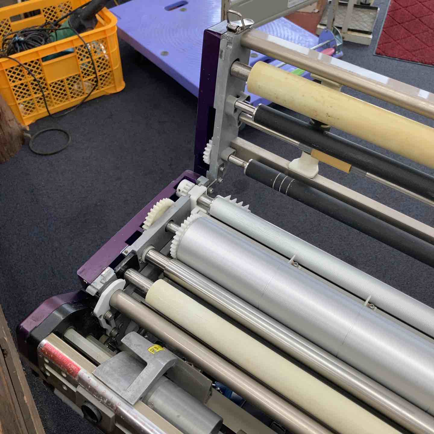 極東 自動壁紙糊付け機 HBM-01