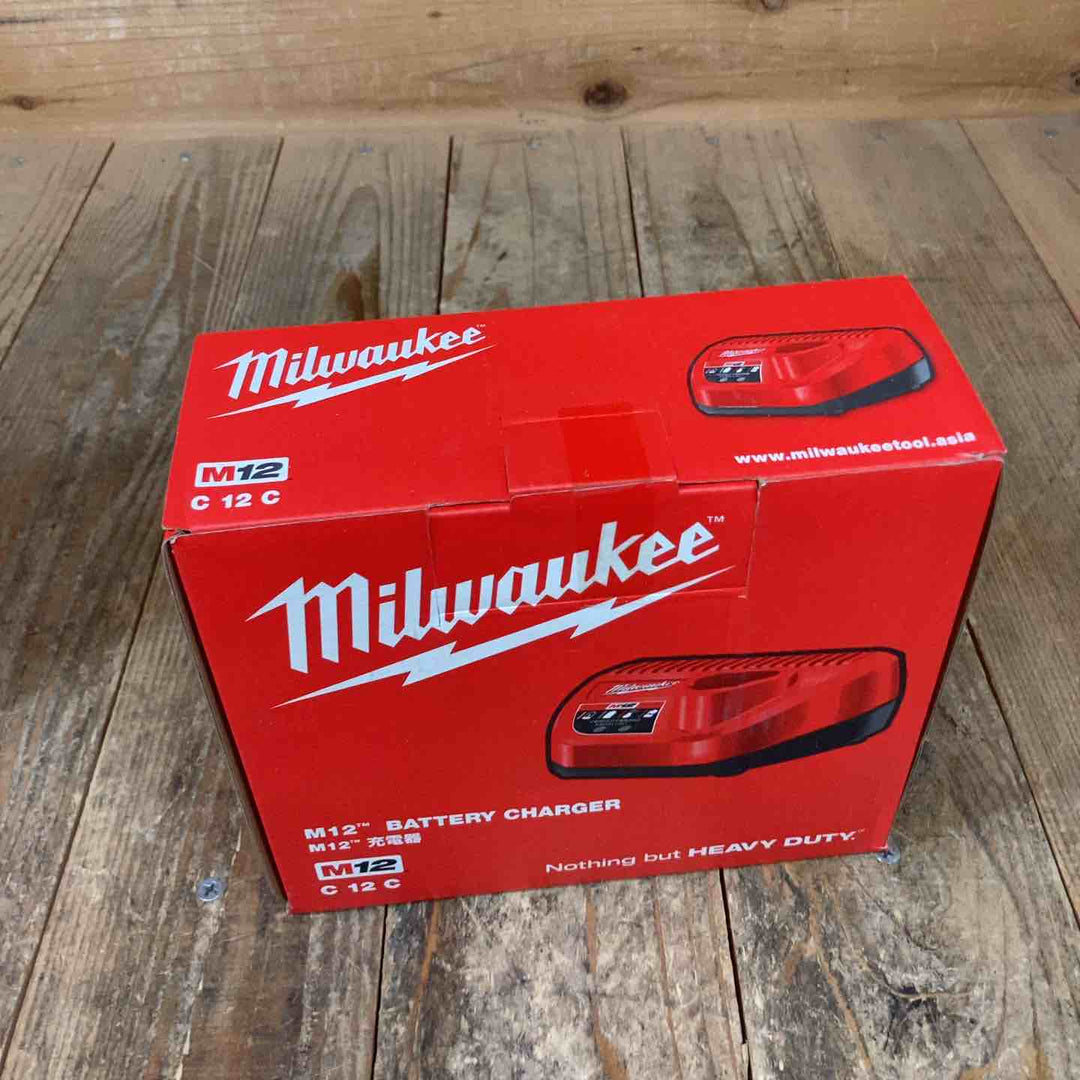 未使用 ミルウォーキー(milwaukee) 充電式インパクトドライバー M12 FQID-0 12Vバッテリー2個[4.0Ah(M12B4)、6.0Ah (M12B6)] 充電器 C12C セット【所沢店】