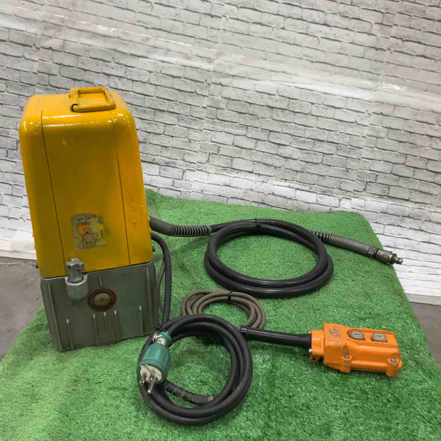 店頭受取り限定】◇泉精器(IZUMI) 電動リモコン式油圧ポンプ R14E-F