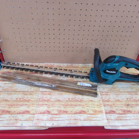 マキタ(makita) 充電式生垣バリカン 460mm 18V バッテリ・充電器別売 MUH464DZ【川崎店】