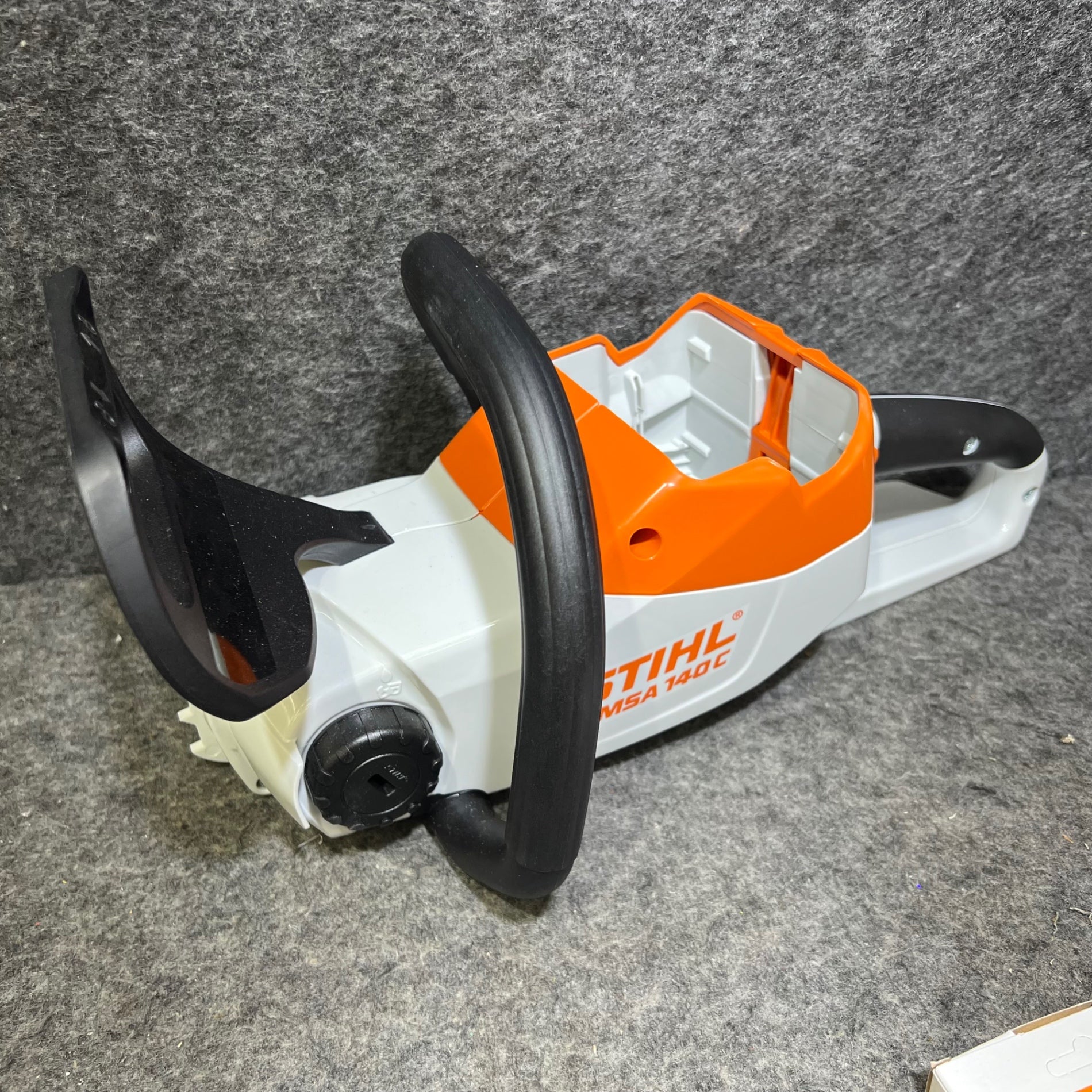 STIHL　スチール バッテリーチェンソー　MSA 140 C　バーサイズ　30cm【桶川店】