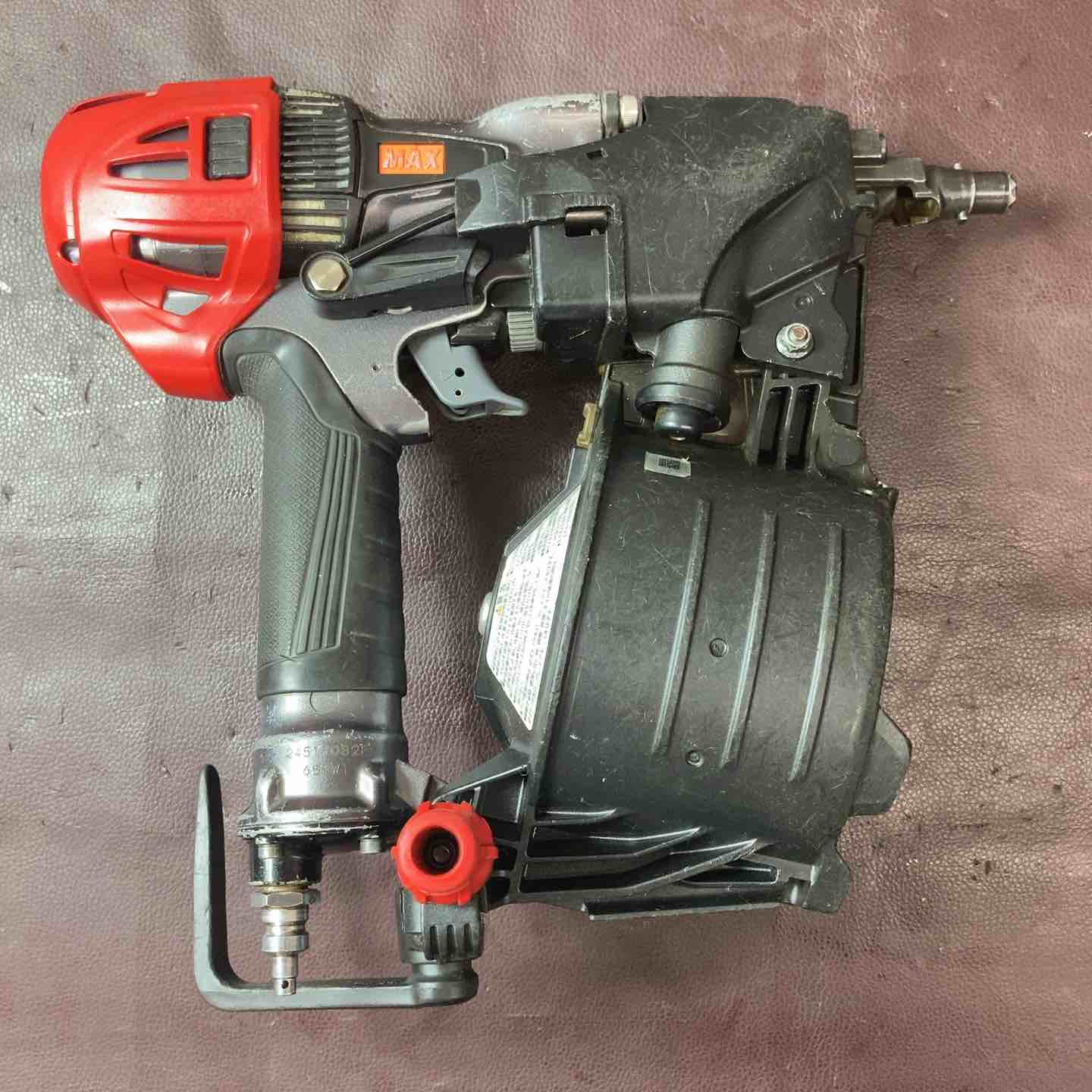中古品】 マックス(MAX) 高圧エア釘打ち機 HN-65FW1(アタッチメントV付