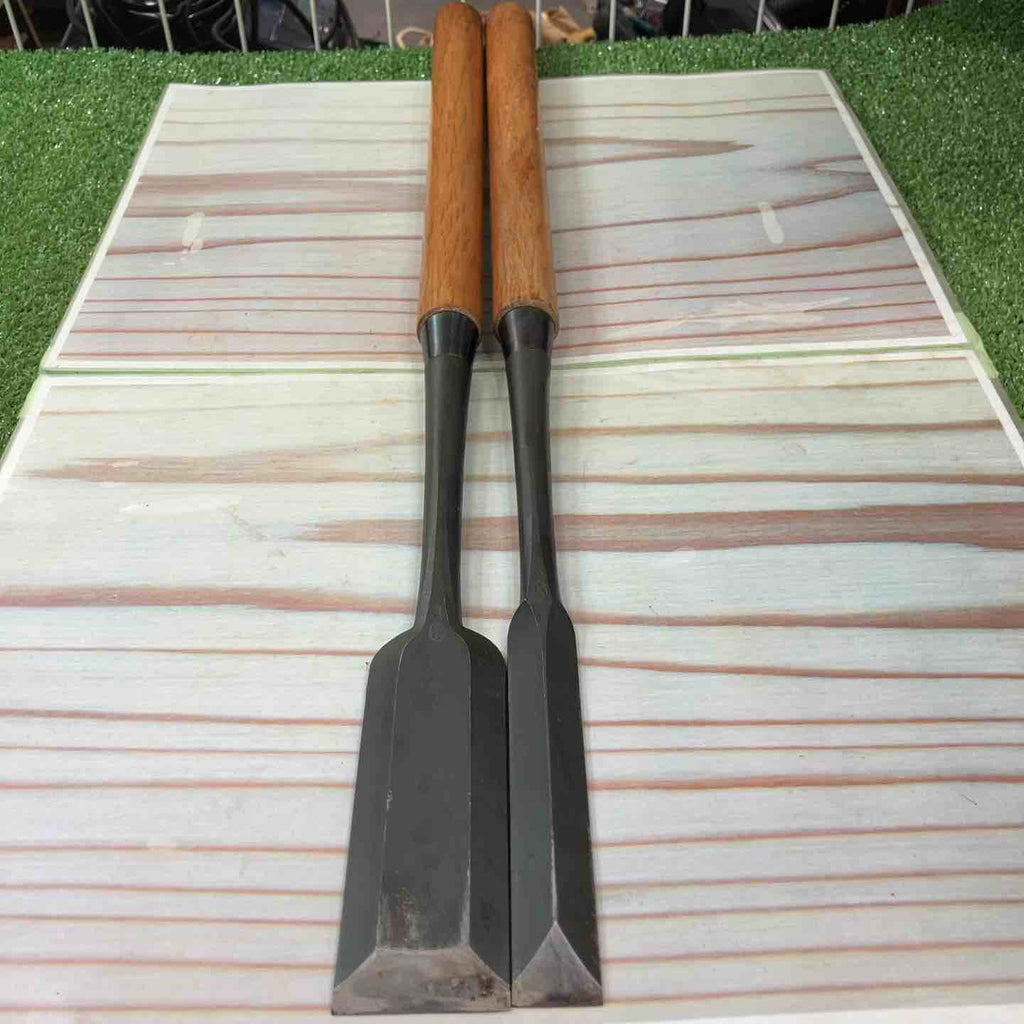 鑿 銘：かず弘 突き鑿2本組【 注：柄に割れあります】【川崎店