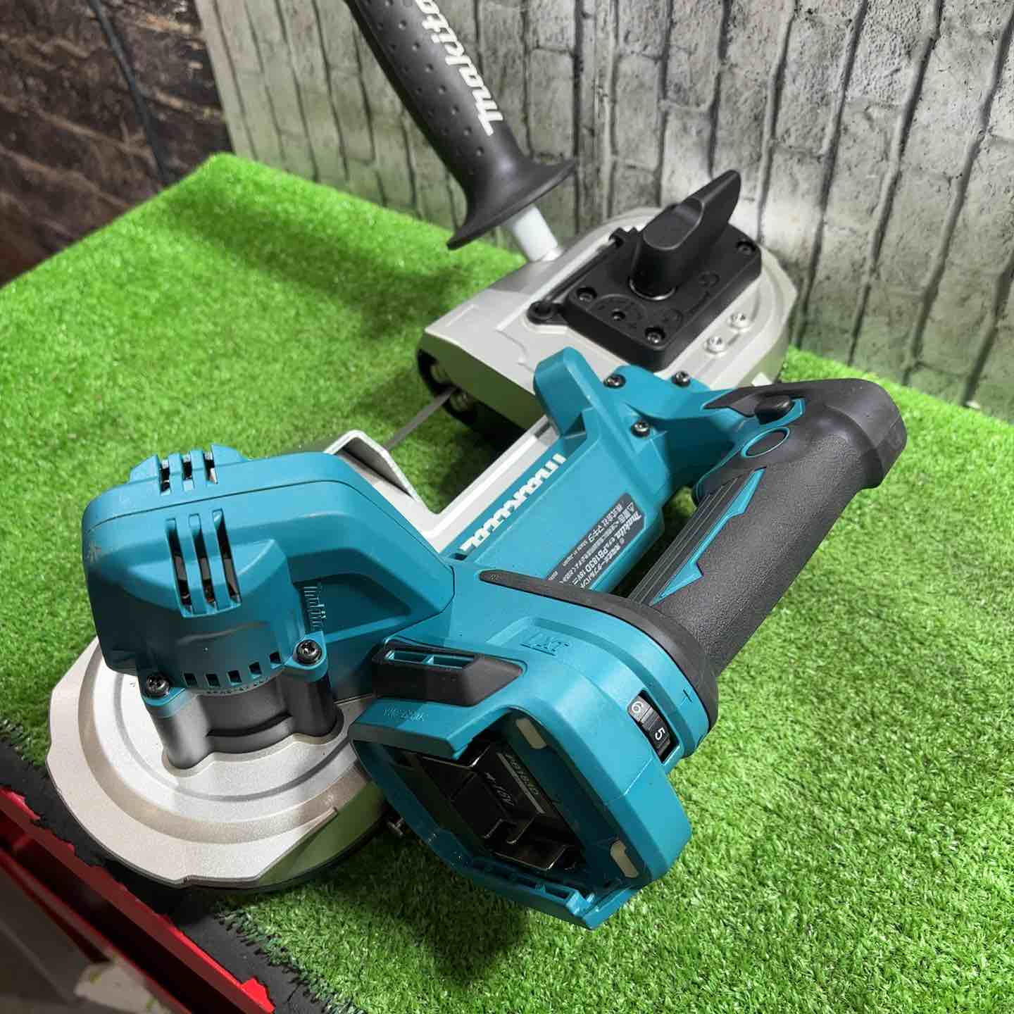 ☆マキタ(makita) コードレスポータブルバンドソー PB183DZ ☆マキタ(makita) コードレスポータブルバンドソー PB183DZ