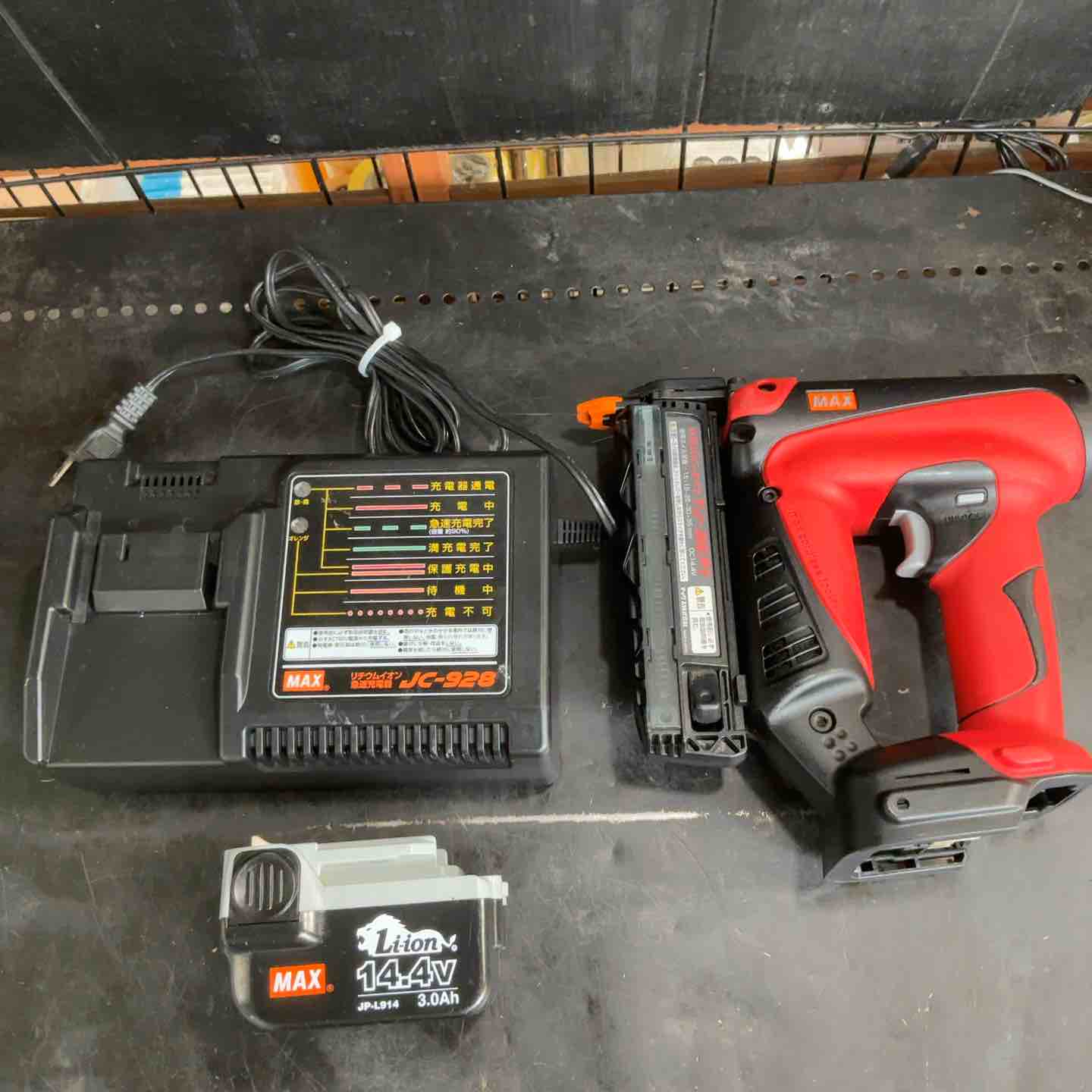 中古品】☆マックス(MAX) 鉄筋結束機 リバータイア RB-399A-B2C
