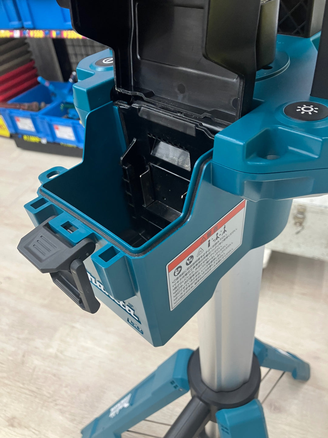 【店頭受取り限定】☆マキタ(makita) タワーライト ML814 14.4V/18V 本体のみ 最大高さ2m24cm 最大1,250ルーメン【川越店】